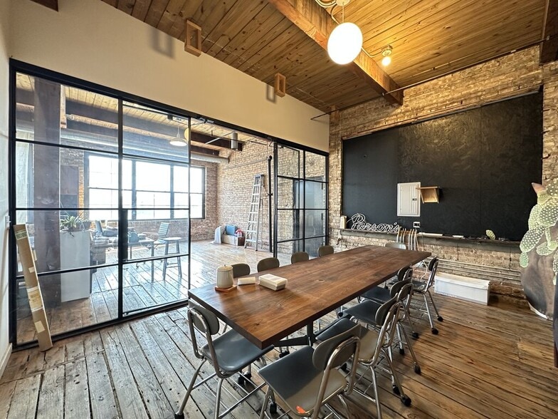 Building Photo - 3124 W Carroll Ave