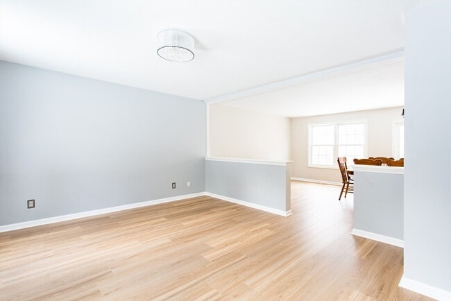 Building Photo - 270 New Braintree Rd