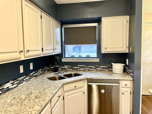 Building Photo - 1304 Harwell Dr