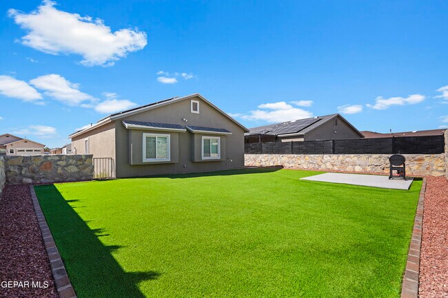 Building Photo - 11629 Flor Achillea