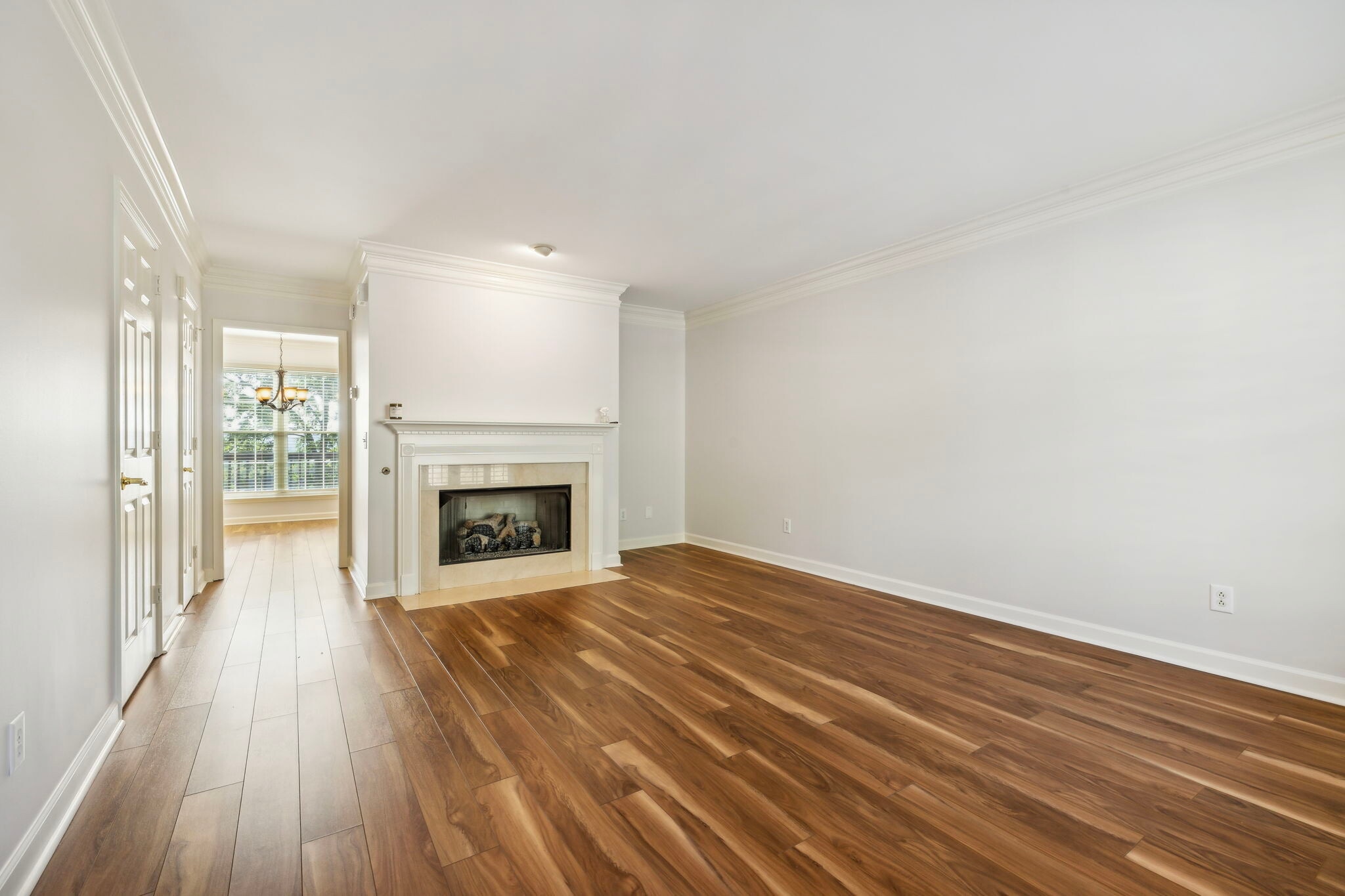 Open floor plan with 1/2 on main level - 1614 Brentwood Pointe