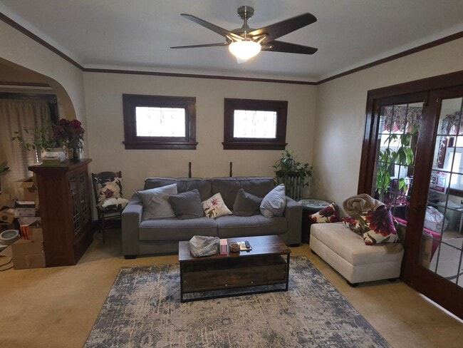 Building Photo - 3 bedroom Cudahy lower