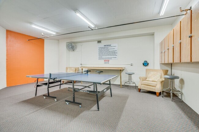 Building Photo - Direct Oceanfront Furnished/Unfurnished Co...