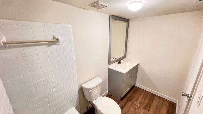 Building Photo - Fresh Paint, New Floors, 2/1 Available NOW