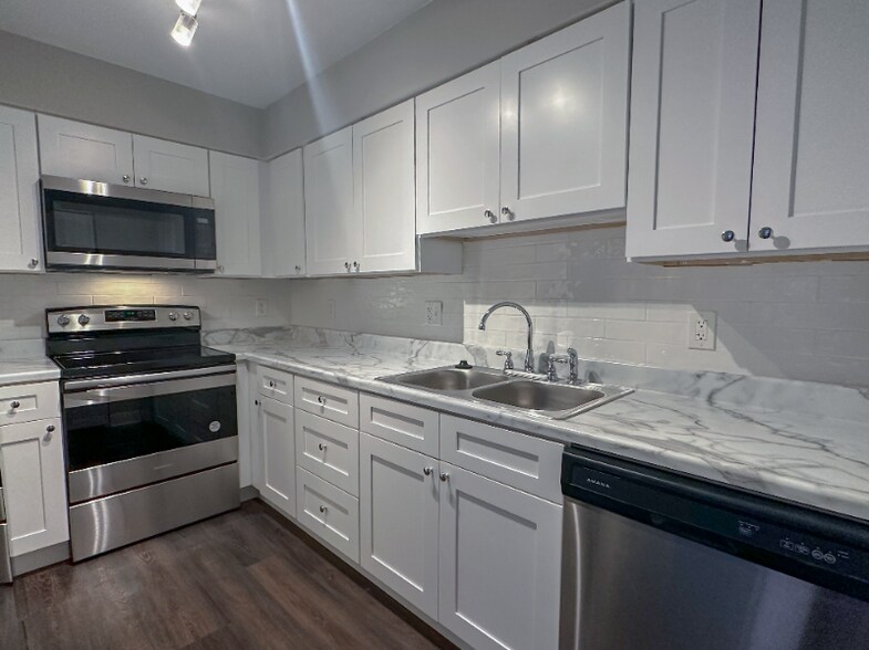 Building Photo - 5157 Waterman Blvd