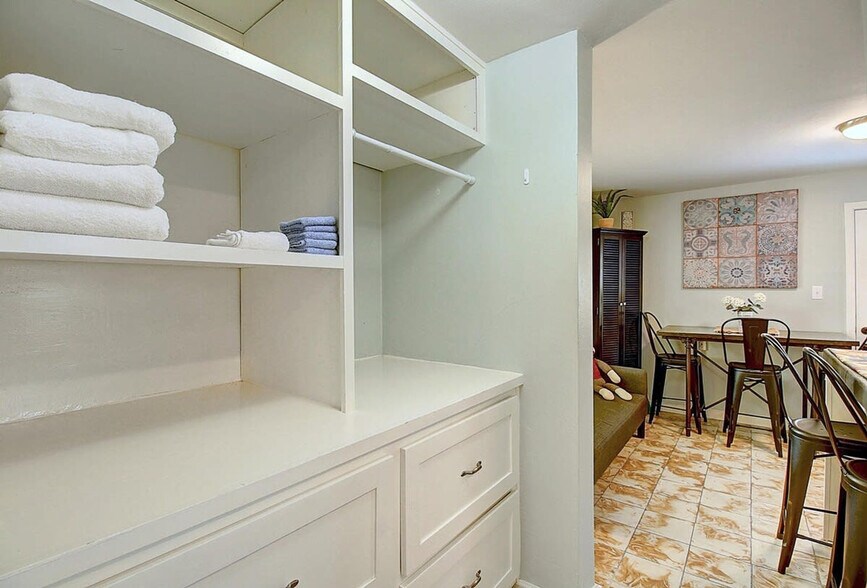 Building Photo - 134 N Alister St