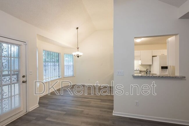 Building Photo - 5689 Isleworth Way