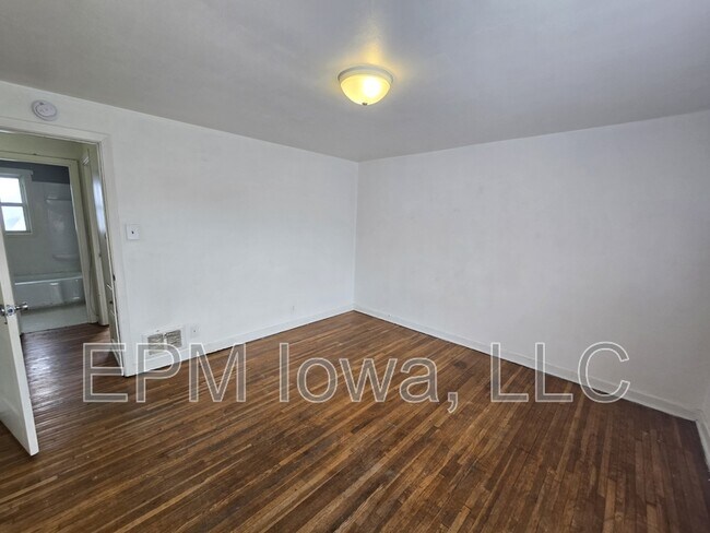 Building Photo - 269 Madison St