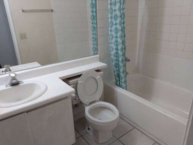 Building Photo - 2112 Sun Ave