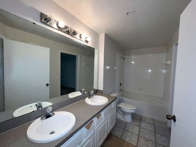 Building Photo - Move in NOW- Spacious 2 bedroom 1 bath condo on 3rd floor in gated community! Water included with...