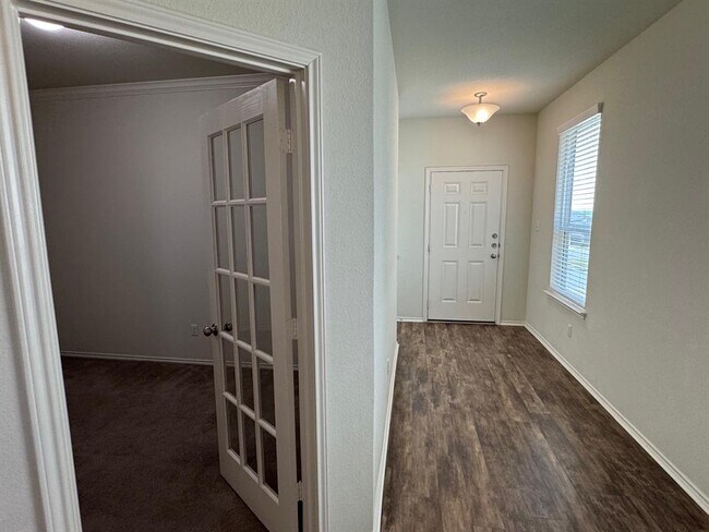 Building Photo - 212 Nettletree Dr
