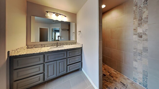 Building Photo - Beautiful 4 Bed 2 Bath Home in Mustang Sch...