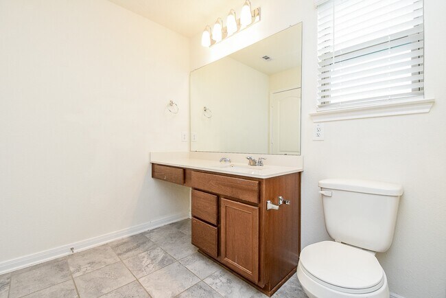 Building Photo - 15102 Darbydale Dr