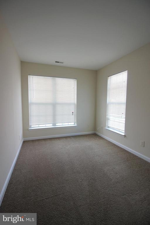 Building Photo - 622 Sprite Way