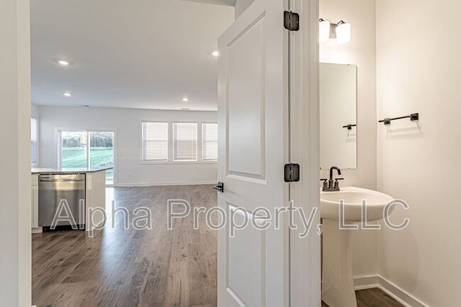 Building Photo - 1239 Westgate Vlg Dr