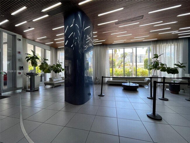 Building Photo - 2600 E Hallandale Beach Blvd