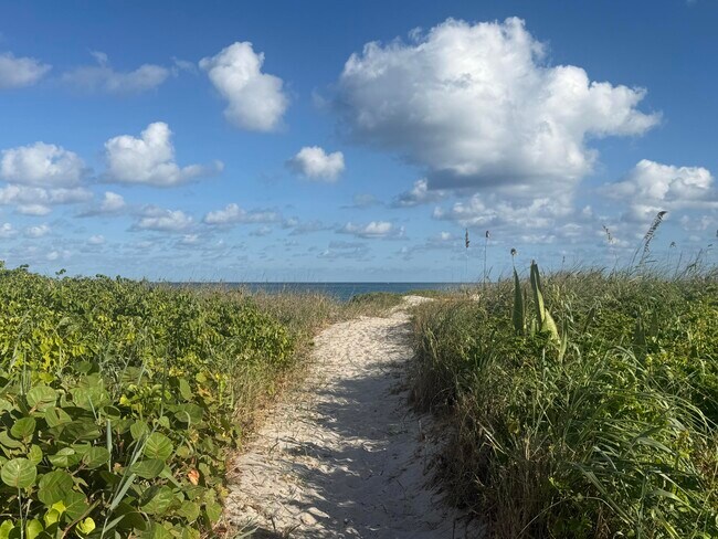 Building Photo - 3600 N Ocean Dr