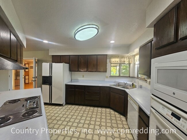 Building Photo - Price Reduced! Spacious House with Landsca...