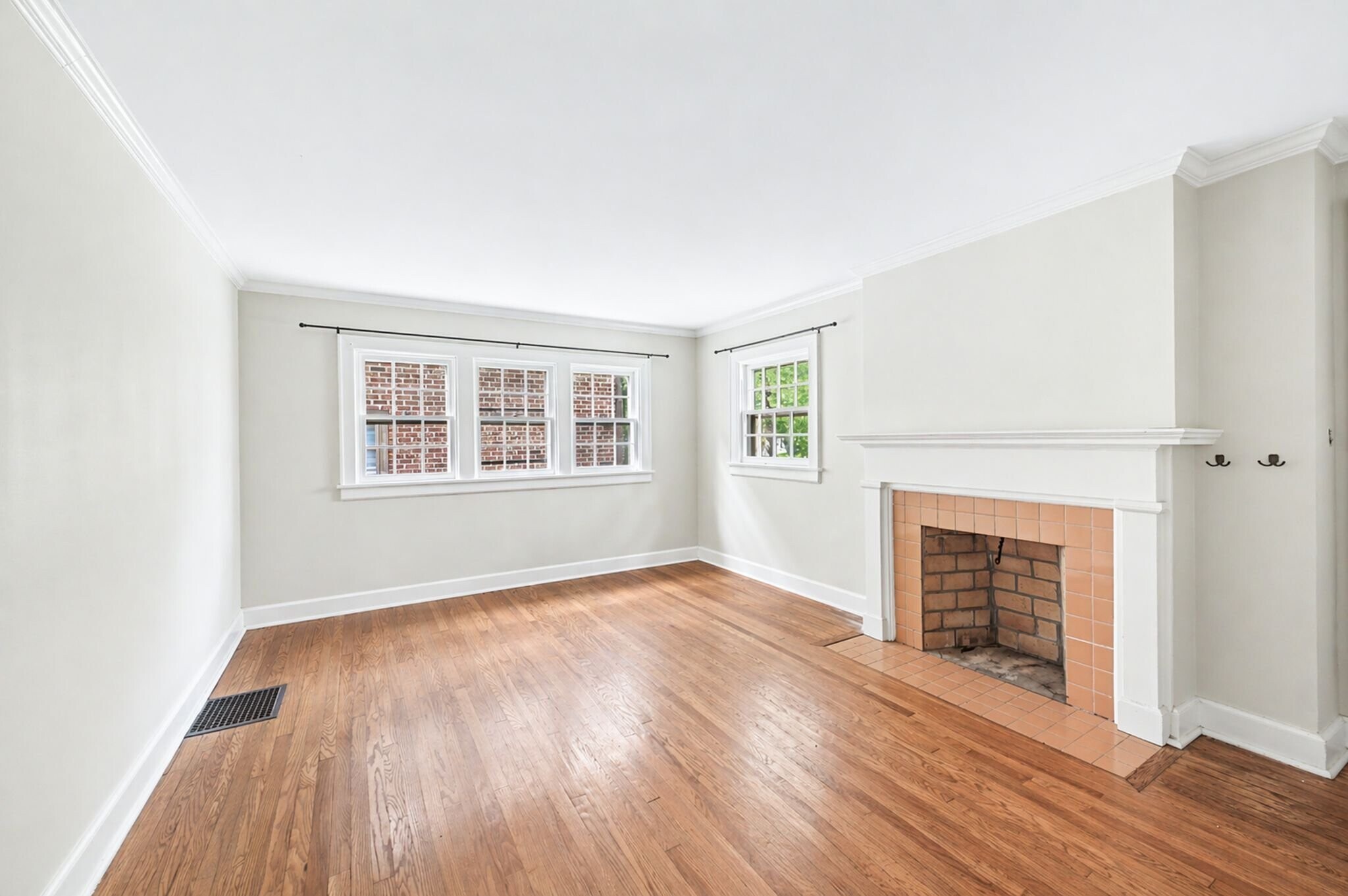 Building Photo - 712 Cantrell Ave