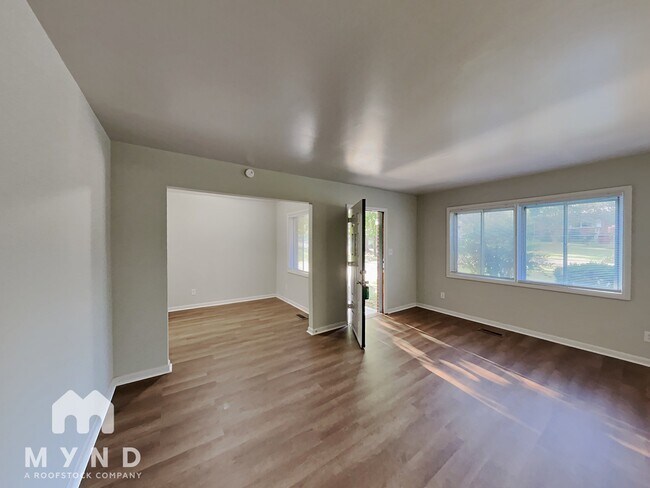 Building Photo - 217 E Haven Dr NE