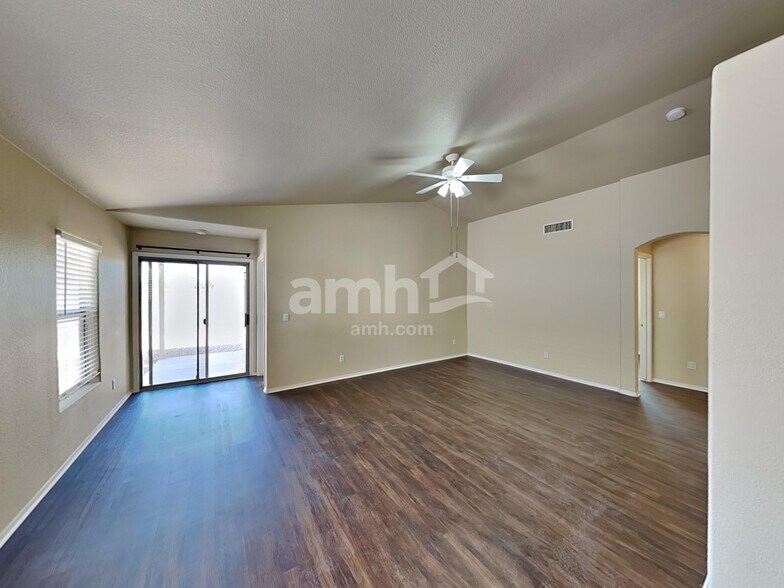 Building Photo - 15585 N Gil Balcome