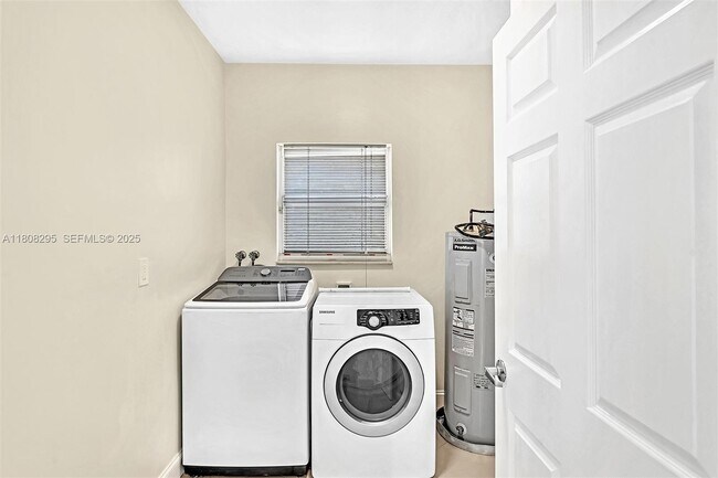 Building Photo - 2620 NE 214th St