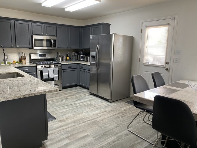 Building Photo - 4009 Louise Lee Dr