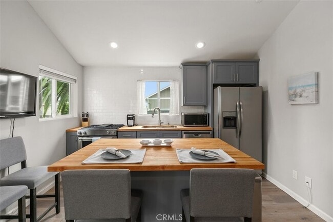 Building Photo - 33895 Alcazar Dr