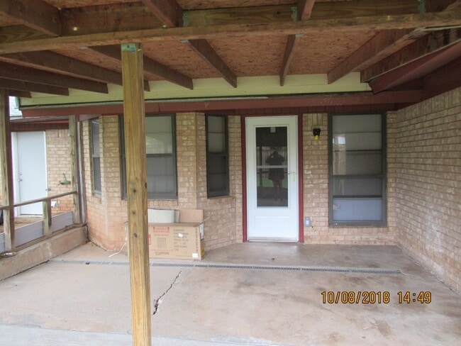 Building Photo - PETS NEGOTIABLE WITH OWNER APPROVAL!!!