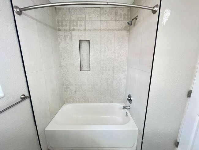 Building Photo - 905 9th St