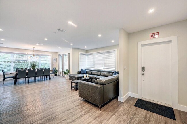 Building Photo - 801 Harrison St