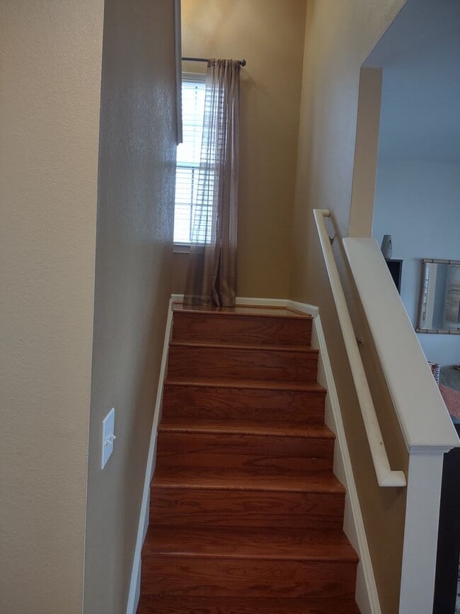 Building Photo - Outstanding FIVE Bedroom Home in Northeast Columbia!
