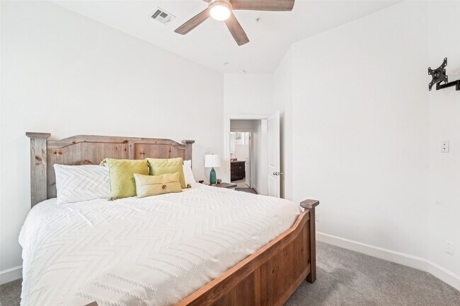 Building Photo - 17040 W Farm To Market 1097