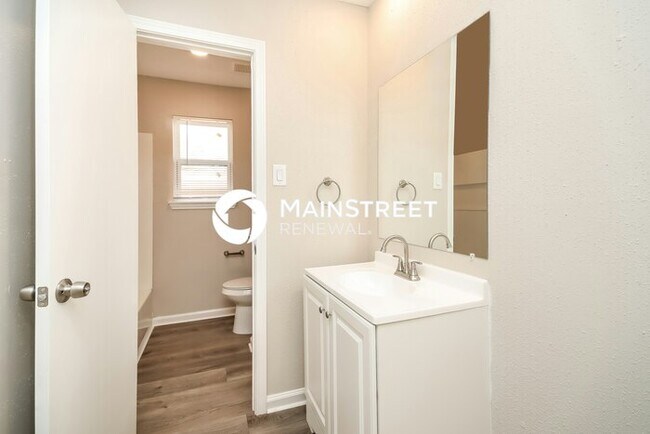 Building Photo - 3 Bedroom Pet-Friendly Home in Missouri City, TX with Main Street Renewal