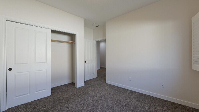 Building Photo - 143 Pine Lake Dr