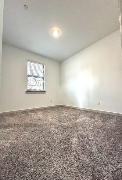 Building Photo - 691 Vista Oaks Rd