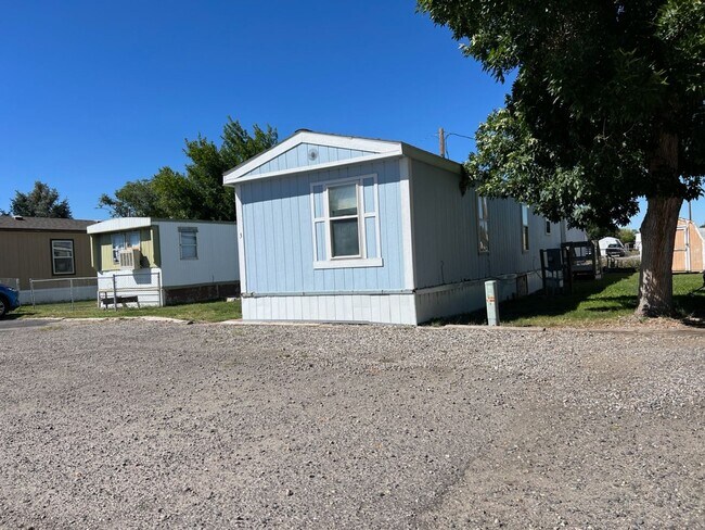 Building Photo - 3 Bedroom 2 Bath Trailer for Rent