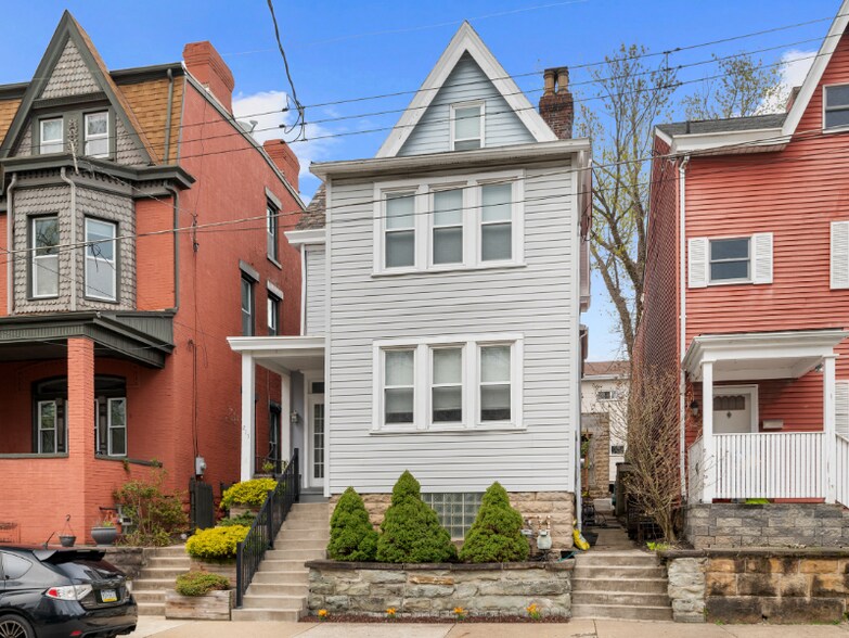 Building Photo - 215 Elysian St
