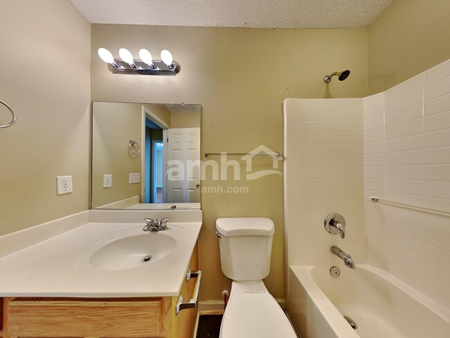 Building Photo - 325 Bradley Bend Dr