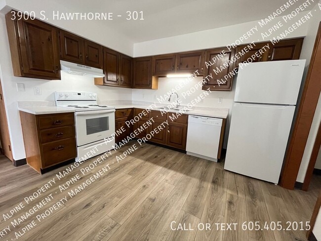 Building Photo - 3900 S. Hawthorne-301