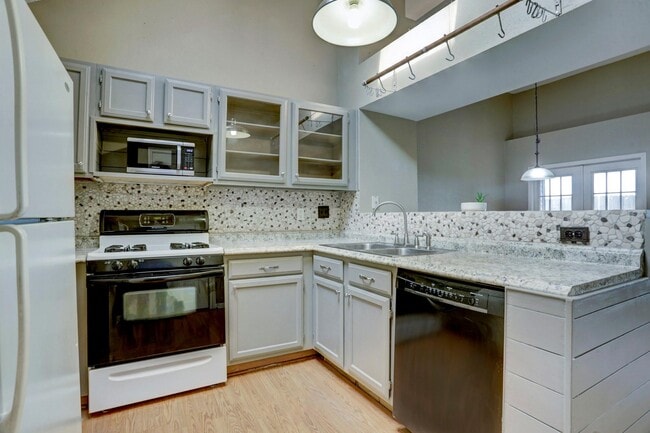 Building Photo - 20226 Linden Tree Dr