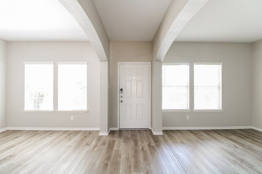 Building Photo - 11823 Princess Garden Way