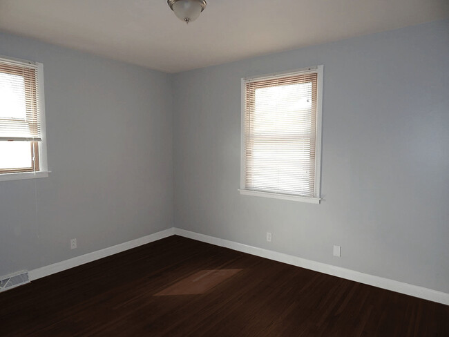 Bedroom, Newly refinished hardwood floors. - 1404 Winthorne Drive