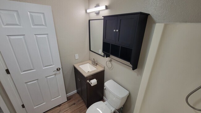Building Photo - Duplex 12006