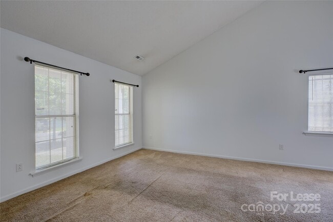 Building Photo - 405 N Summit Ave