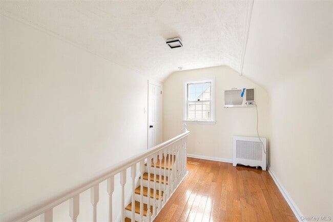 Building Photo - 40 Pilgrim St