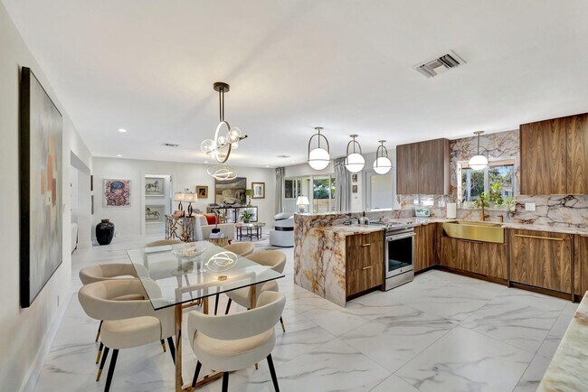 Building Photo - 1981 Coral Gardens Dr