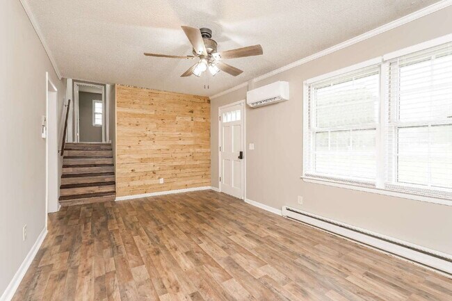 Building Photo - 3-Bed Plus 2 Bonus Rooms with Large Yard!