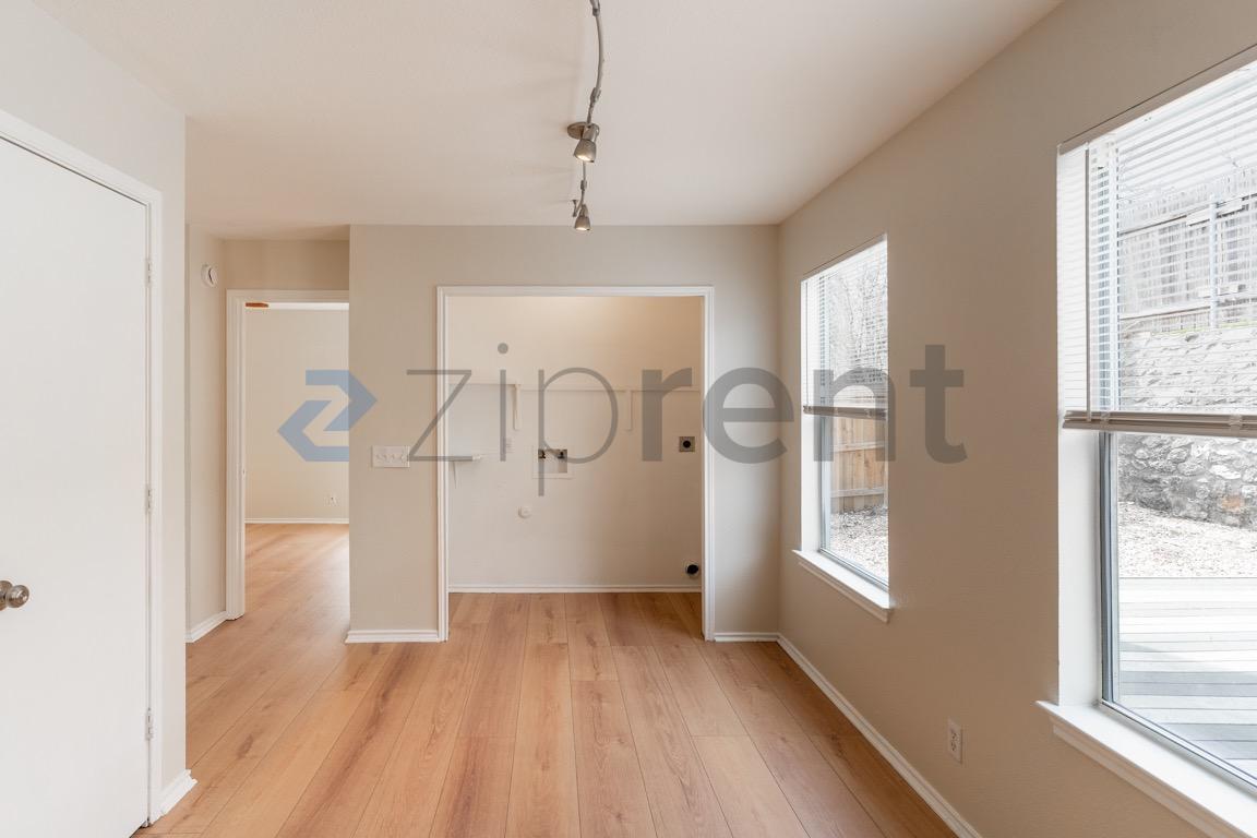 Building Photo - 412 Celery Loop