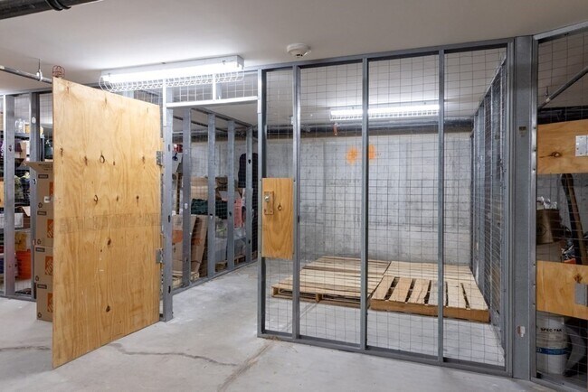 Building Photo - 868 Highland Ave